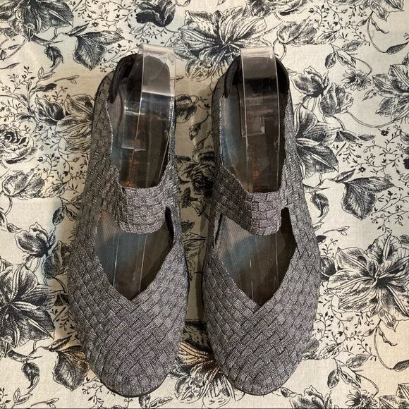 BERNIE MERV Sz 41 Slip On Elastic Silver Mesh Flats Sandals - Picture 3 of 9